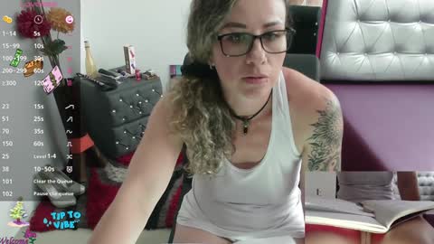 Snapshot of vickysexyx chatting on December 30, 7:53 pm Valentina online show from December 30, 7:53 pm