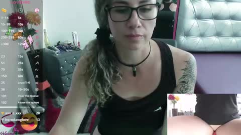 Snapshot of vickysexyx chatting on February 19, 7:38 pm Valentina online show from February 19, 7:38 pm
