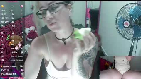 Snapshot of vickysexyx chatting on October 3, 10:26 pm Valentina online show from October 3, 10:26 pm