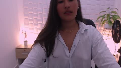 Snapshot of victoria_243 chatting on October 10, 3:11 am victoria online show from October 10, 3:11 am