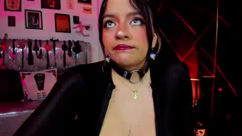 victoria_floyd1 online show from June 23, 3:43 pm