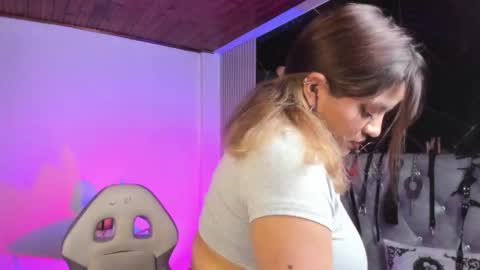 victoria_floyd1 online show from February 4, 9:18 pm