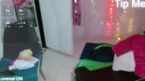 Snapshot of victoria_miler chatting on October 10, 1:21 am VICKY online show from October 10, 1:21 am