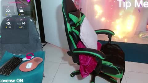 Snapshot of victoria_miler chatting on October 5, 11:54 pm VICKY online show from October 5, 11:54 pm