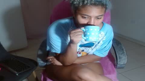 Snapshot of victoria_miler chatting on December 22, 5:21 pm VICKY online show from December 22, 5:21 pm