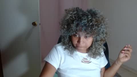 Snapshot of victoria_miler chatting on January 16, 9:40 pm VICKY online show from January 16, 9:40 pm