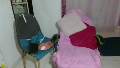 Snapshot of victoria_miler chatting on October 18, 1:52 am VICKY online show from October 18, 1:52 am