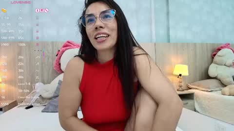 victoria_pachon online show from April 29, 2:37 am