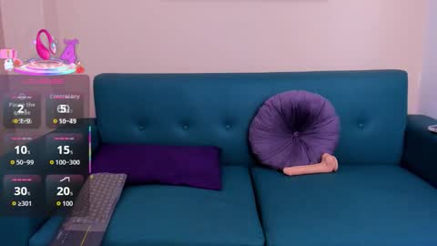 Snapshot of victoria_romanee chatting on October 20, 3:31 am Monica online show from October 20, 3:31 am