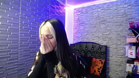  V I C T O R I A  online show from January 7, 12:31 pm