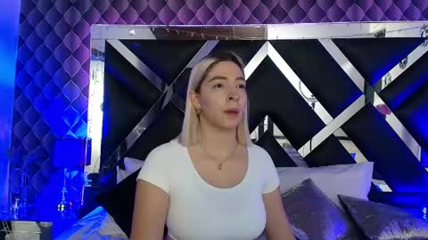 victtoria lee online show from April 28, 7:07 pm