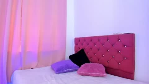 Violet online show from July 1, 4:39 pm
