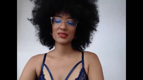 viiolettaaa online show from April 25, 8:50 pm