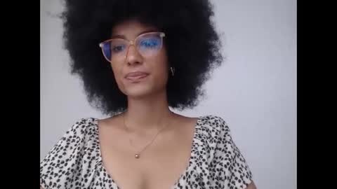 viiolettaaa online show from April 21, 7:54 pm