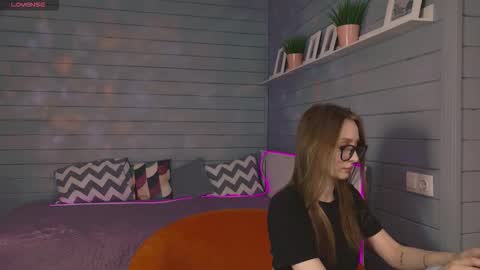 Snapshot of vikki_wye chatting on October 18, 5:54 am Viki online show from October 18, 5:54 am