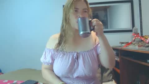 Snapshot of vikktoriaaa chatting on February 14, 5:09 am VIKKKTORIAAA online show from February 14, 5:09 am