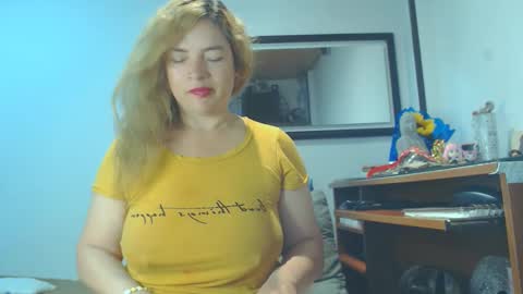 Snapshot of vikktoriaaa chatting on March 12, 5:24 am VIKKKTORIAAA online show from March 12, 5:24 am