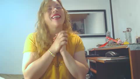 Snapshot of vikktoriaaa chatting on March 2, 5:01 am VIKKKTORIAAA online show from March 2, 5:01 am