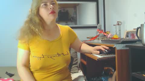 Snapshot of vikktoriaaa chatting on February 20, 5:01 am VIKKKTORIAAA online show from February 20, 5:01 am