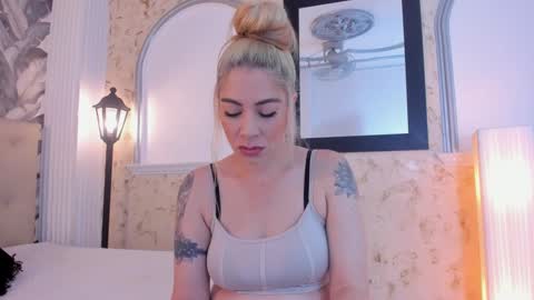 Snapshot of viktoria_davis_ chatting on January 9, 4:28 pm Viktoria online show from January 9, 4:28 pm