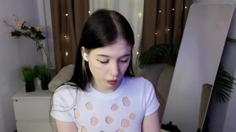 Vinessa online show from April 23, 1:35 pm