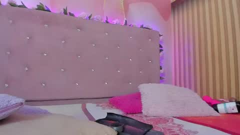 violet__taylor_ online show from July 1, 2:22 am