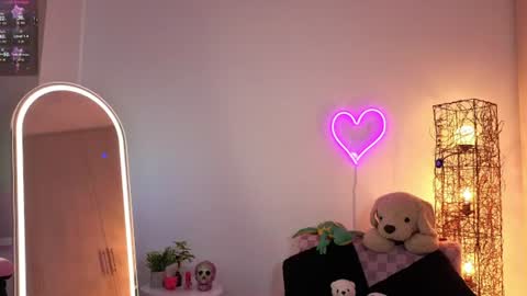 violet online show from July 25, 8:38 pm