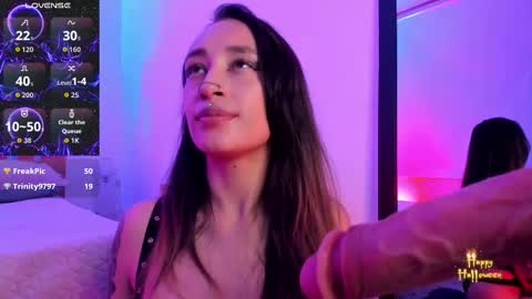 Violet Jones online show from October 25, 5:20 pm