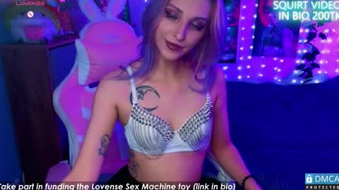 Snapshot of violet_noir_ chatting on September 16, 8:11 am Deya online show from September 16, 8:11 am