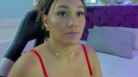 Snapshot of violeta_medina chatting on January 26, 2:56 am violeta_medina online show from January 26, 2:56 am