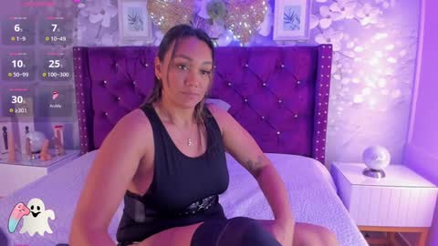 Snapshot of violeta_medina chatting on December 29, 2:17 am violeta_medina online show from December 29, 2:17 am