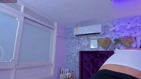 Snapshot of violeta_medina chatting on January 28, 10:34 pm violeta_medina online show from January 28, 10:34 pm