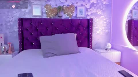 Snapshot of violeta_medina chatting on February 26, 2:30 am violeta_medina online show from February 26, 2:30 am
