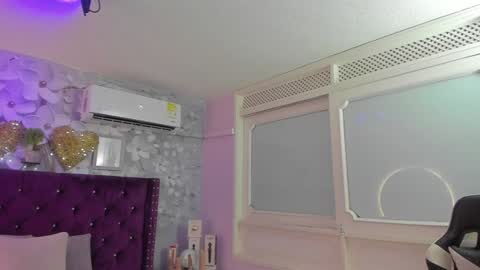 Snapshot of violeta_medina chatting on January 15, 3:11 am violeta_medina online show from January 15, 3:11 am