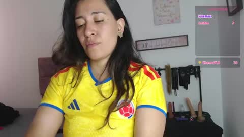 violeta_scott_ online show from June 23, 3:43 pm
