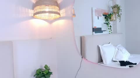 Violet online show from June 6, 7:42 pm