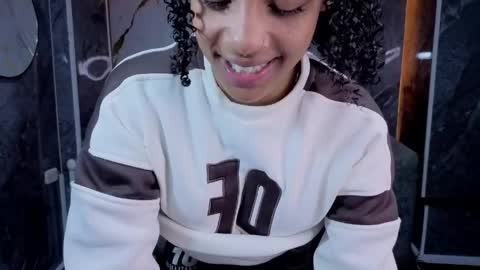 violeth_b online show from May 1, 1:14 pm