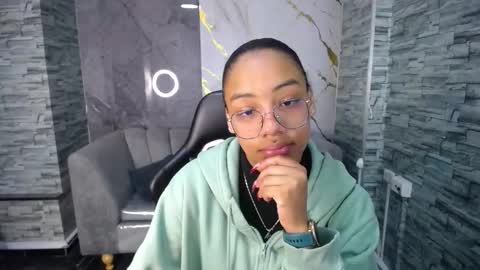 violeth_b online show from October 13, 12:41 pm