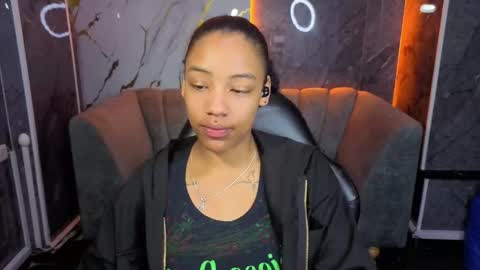 violeth_b online show from November 11, 1:08 pm