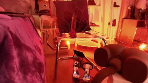 Violett  online show from November 12, 3:10 pm