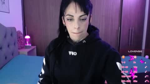 violett  Independent model online show from February 11, 6:37 am