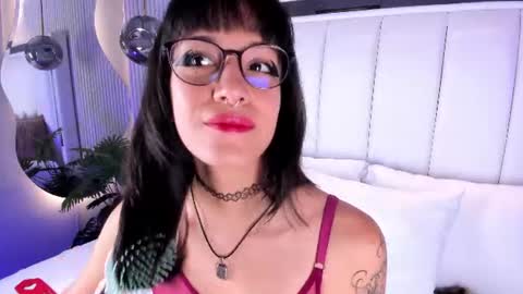 violettacolinss online show from June 23, 11:41 am