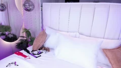 violettacolinss online show from July 23, 11:40 am