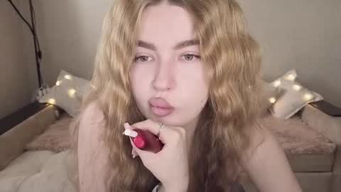 ViolettaOtis online show from September 11, 12:05 pm