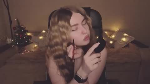 ViolettaOtis online show from December 16, 2:34 pm