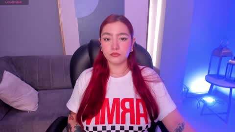 Snapshot of violettcastel chatting on February 5, 7:31 pm Violett Castel online show from February 5, 7:31 pm