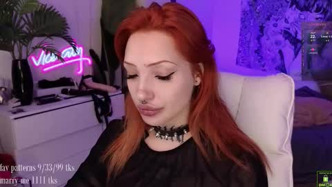 Snapshot of violetvio1ator chatting on October 25, 4:20 am Dommy mommy online show from October 25, 4:20 am