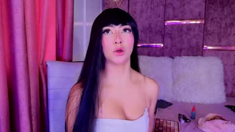 viollettebylyly online show from October 20, 1:47 pm