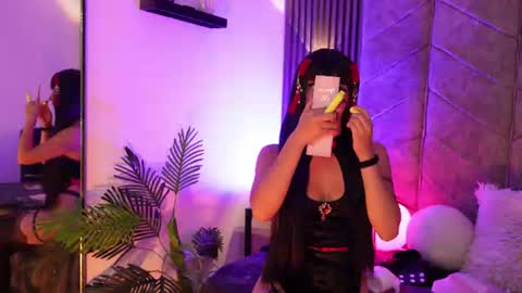 viollettebylyly online show from June 19, 12:30 pm