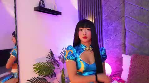 viollettebylyly online show from June 28, 1:07 pm